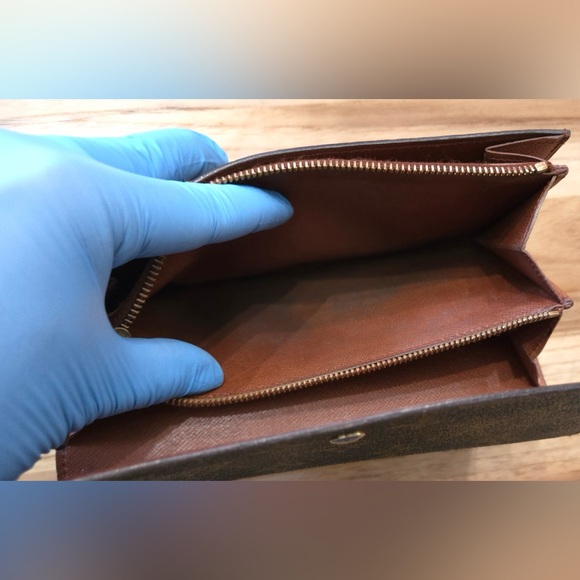 LOUIS VUITTON WALLET - Picture 13 of 16